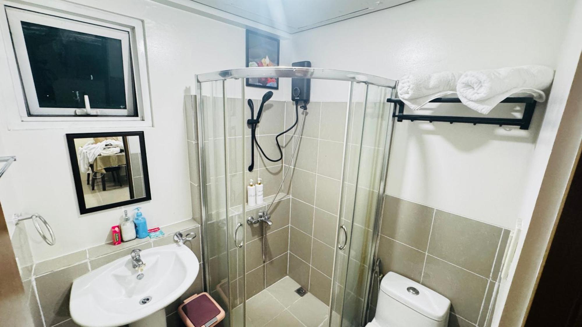 Skyview 2br La Suitez 4307 Makati
