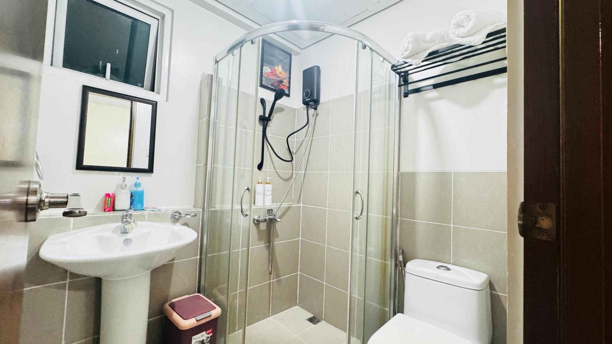 Apartment Skyview 2br La Suitez 4307 Makati Manila