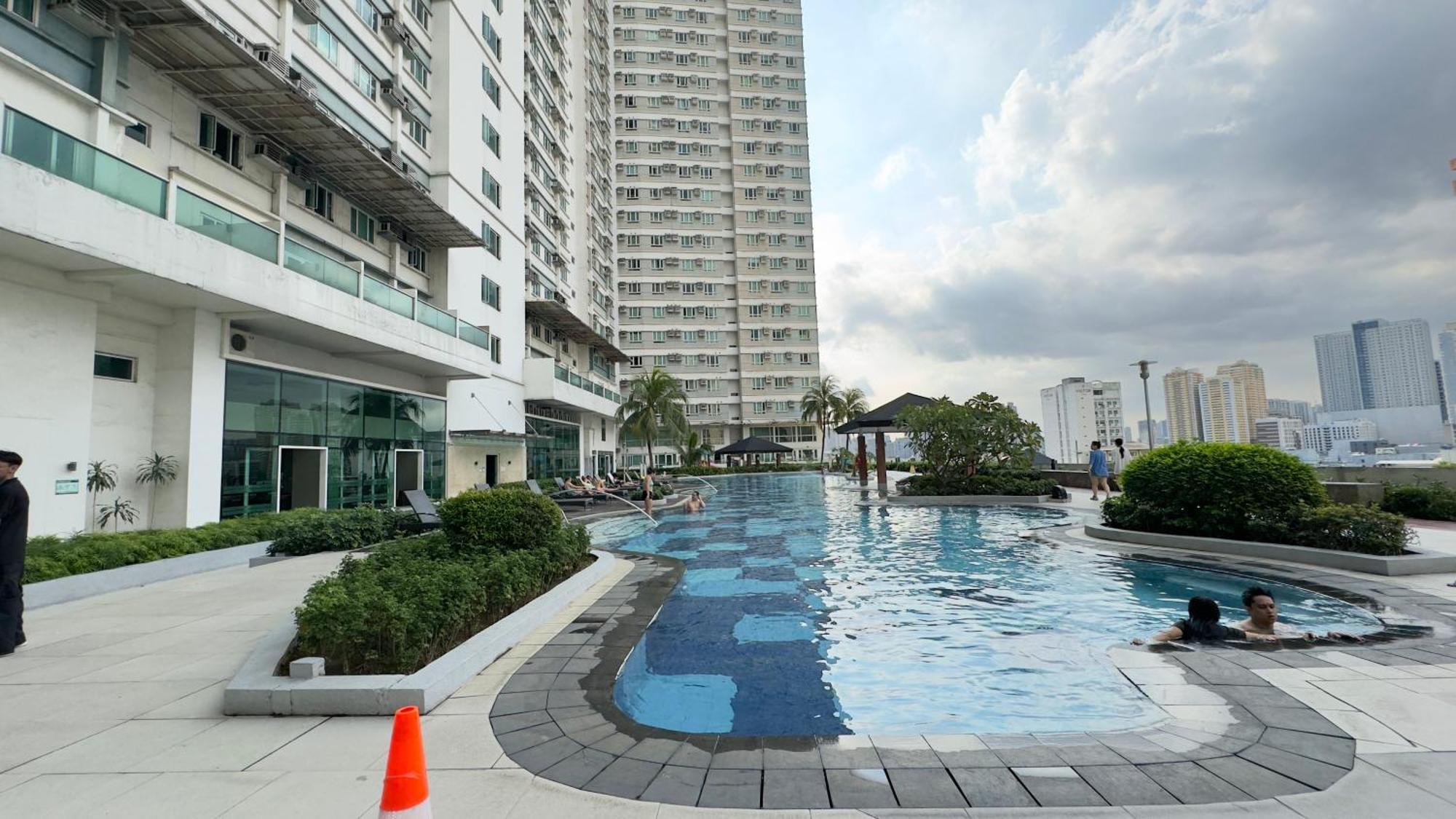 Skyview 2br La Suitez 4307 Makati *